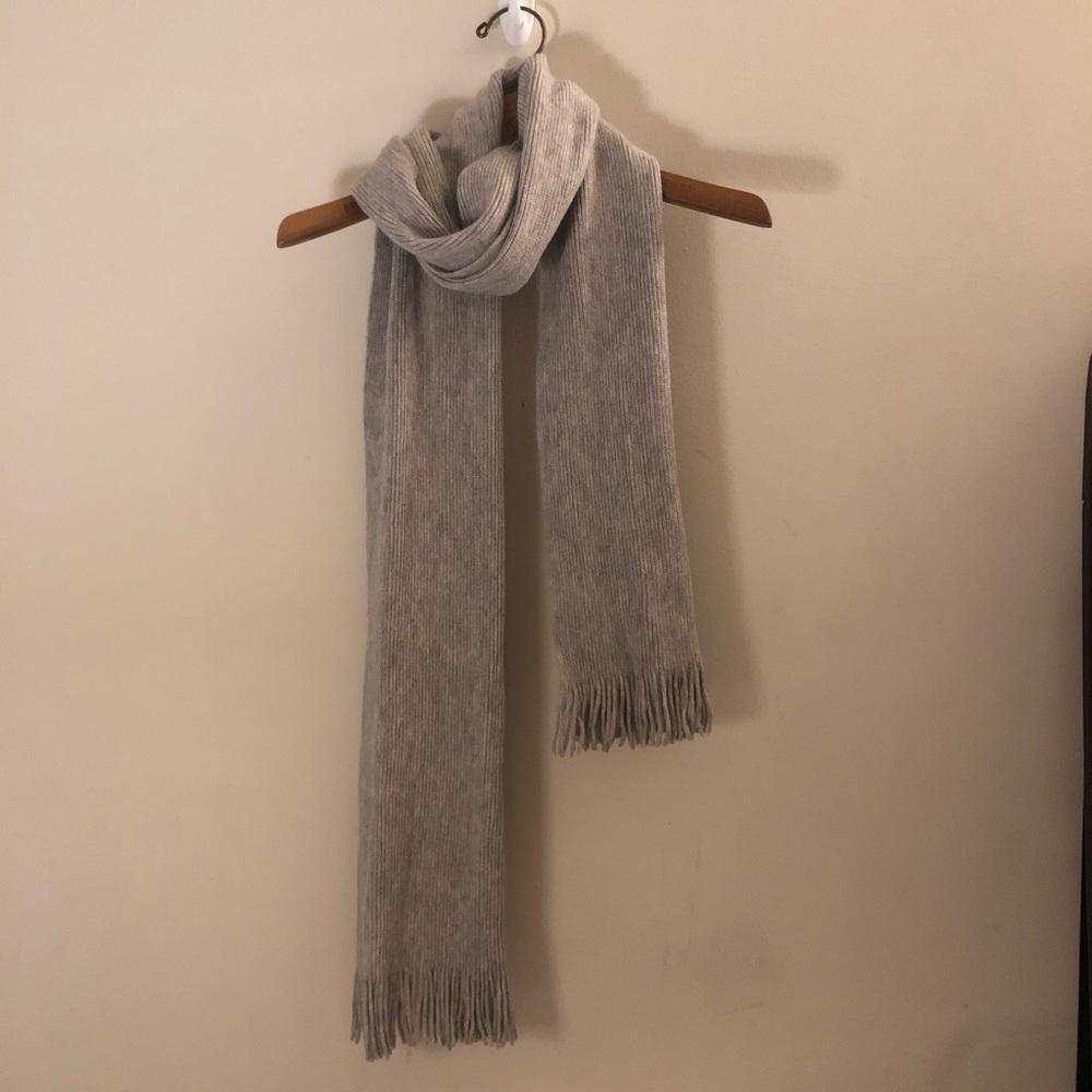 Uniqlo Heat-tech knit scarf